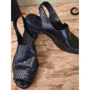 Walking Cradles 8.5 M woven shoe